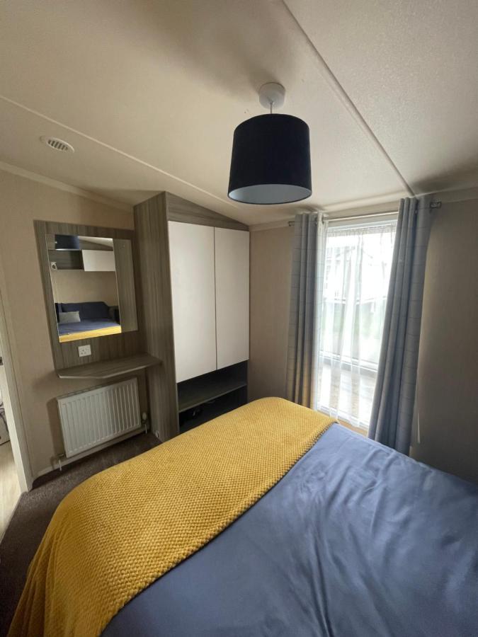 Delightful 6 Berth Holiday Home With Decking Area Chichester Bagian luar foto