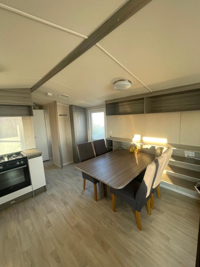 Delightful 6 Berth Holiday Home With Decking Area Chichester Bagian luar foto