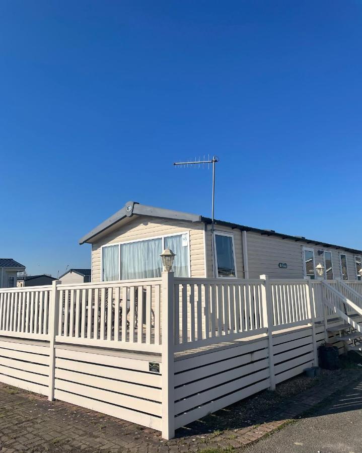 Delightful 6 Berth Holiday Home With Decking Area Chichester Bagian luar foto
